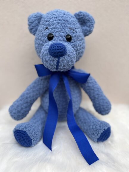 Háčkovaná dekorace - modrý medvídek